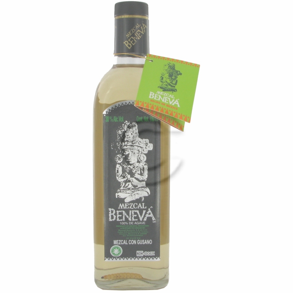 Mezcal beneva con gusano